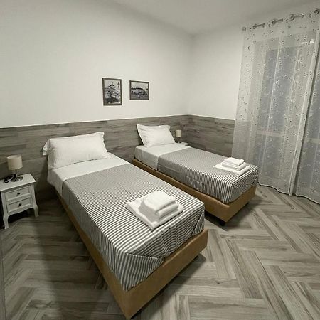 Holiday Rooms Rho Kültér fotó
