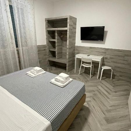 Holiday Rooms Rho Kültér fotó