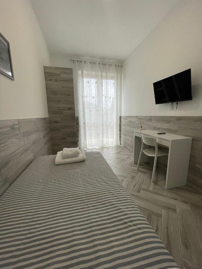 Holiday Rooms Rho Kültér fotó