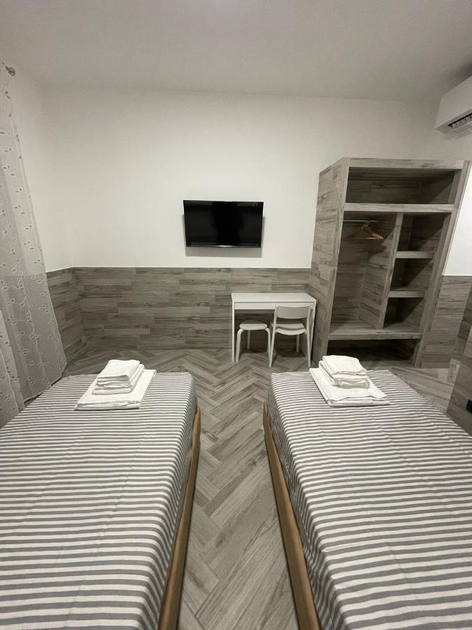Holiday Rooms Rho Kültér fotó