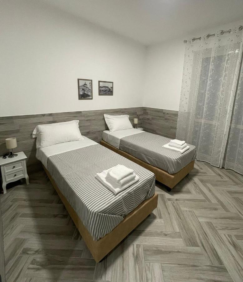 Holiday Rooms Rho Kültér fotó